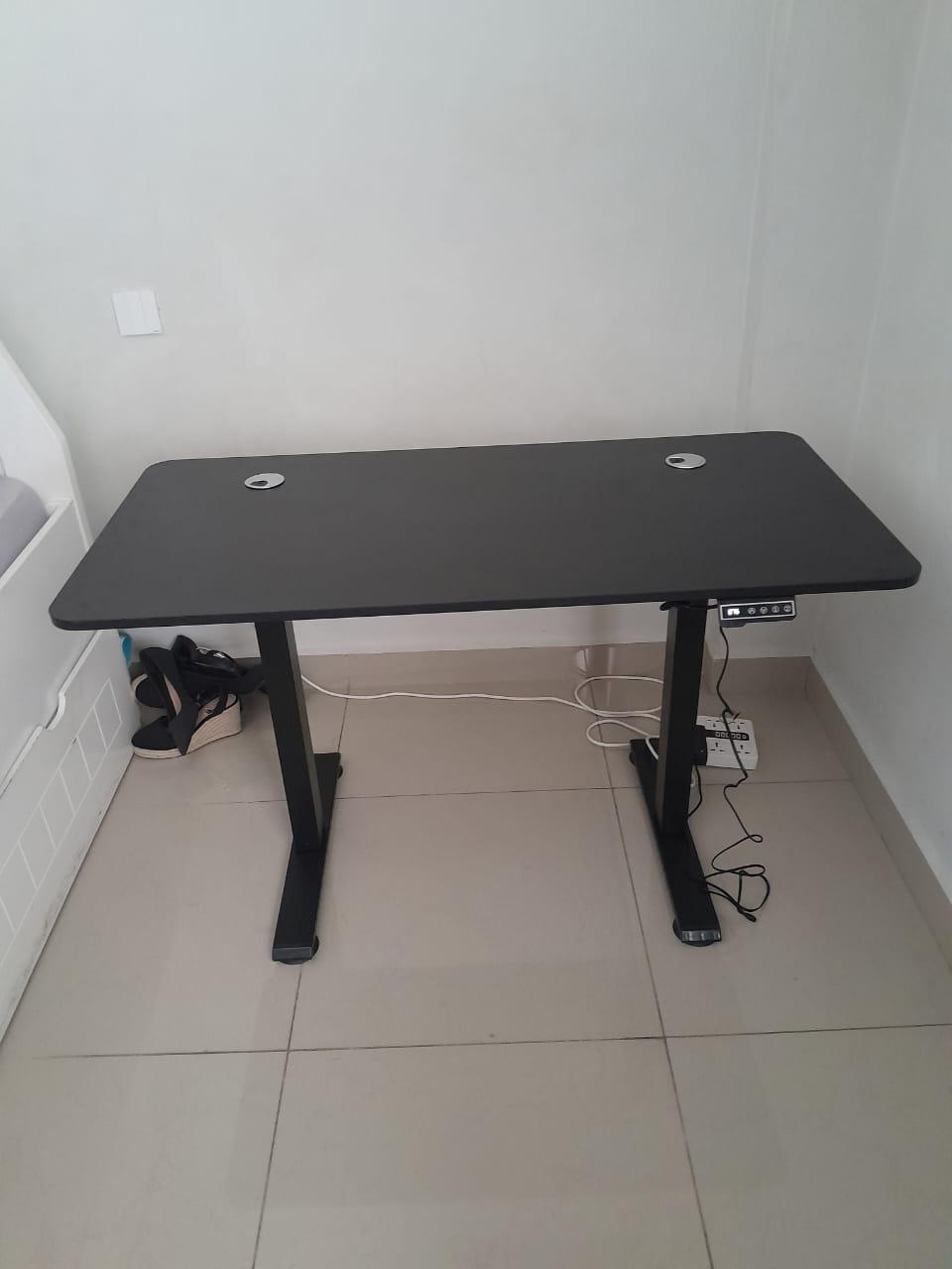 electric standing desk by mwajo